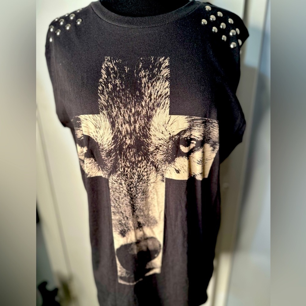 Forever 21 T-Shirt. Women’s Size Large. NWT.